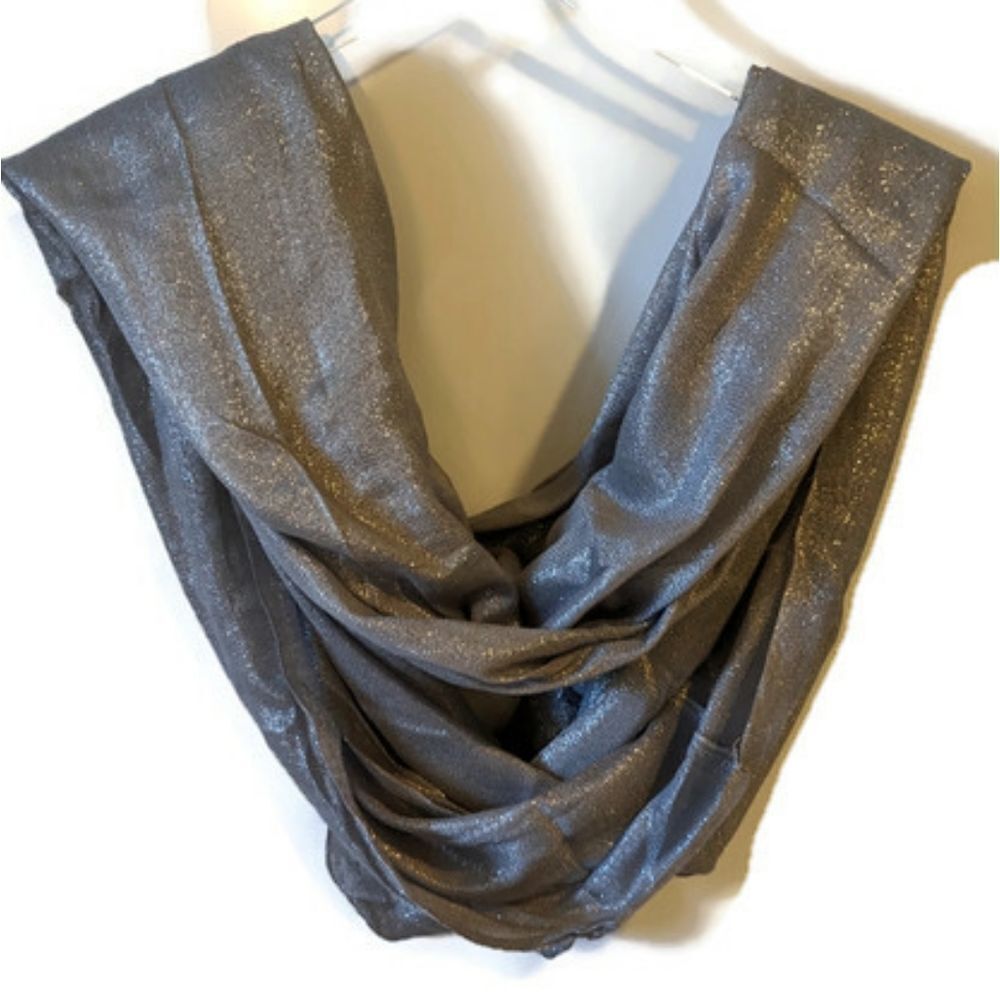 METTALIC INFINITY SCARF NWT HOLIDAY COLOR